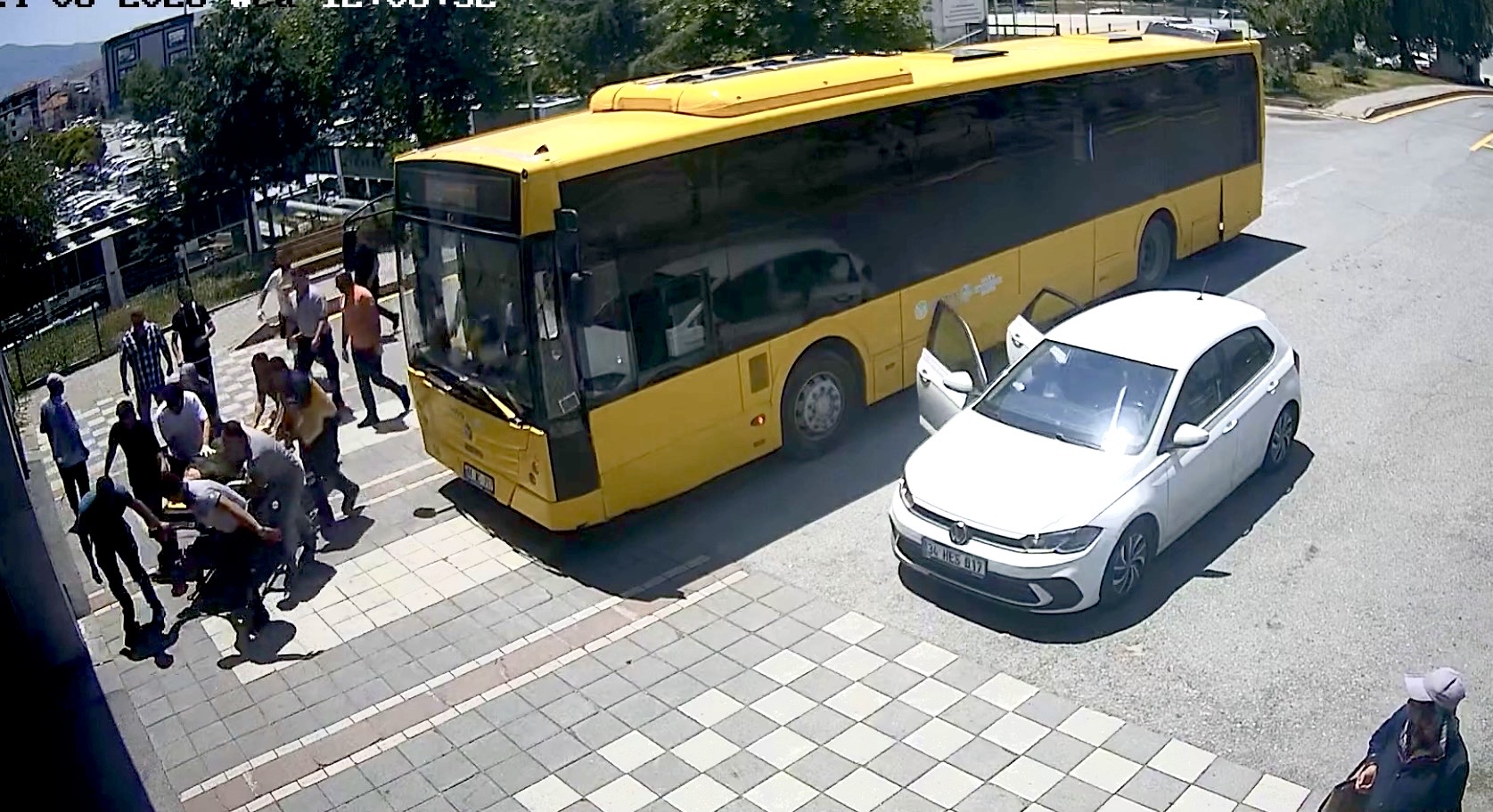 MOTAŞ Otobüsü Ambulansa Dönüştü: Kalbi Duran Yolcu Hayata Tutundu