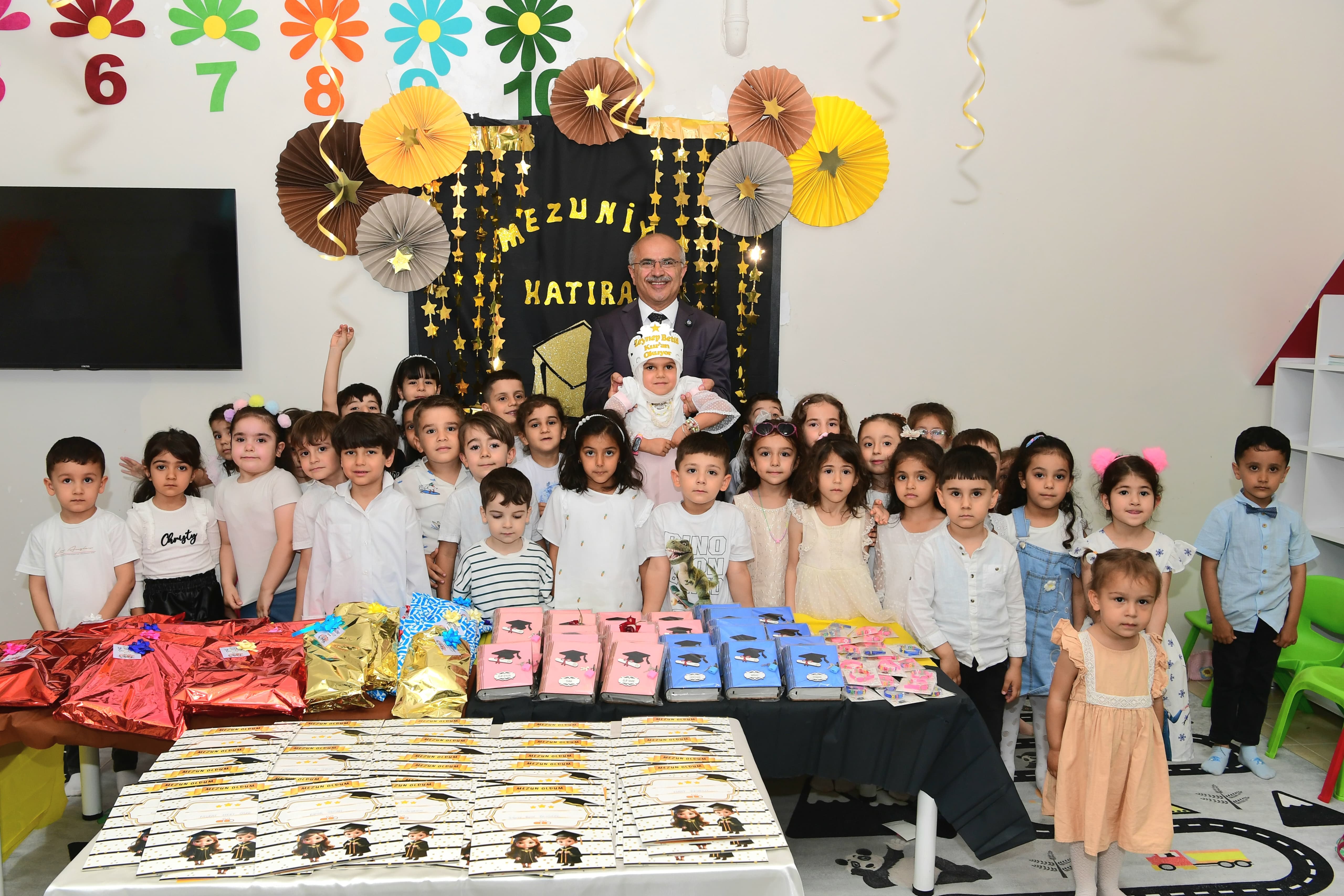 Nezaket Okulları İlk Karnem Etkinliğine Katılan Başkan Er,