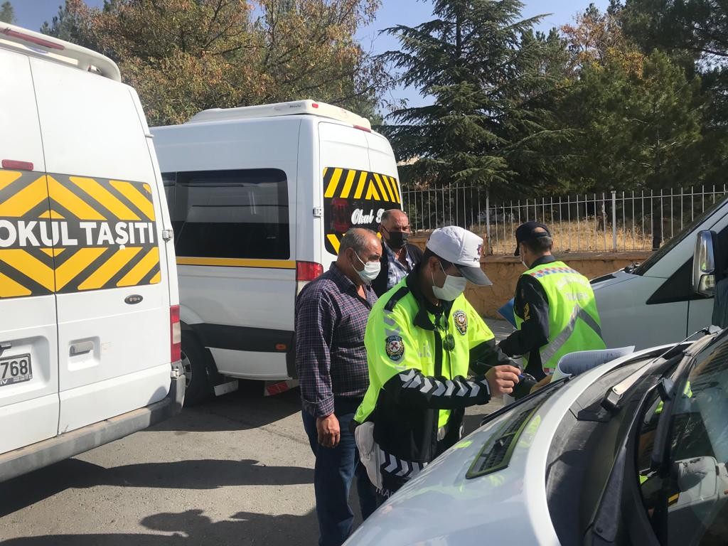 Okul servis sürücülerine önce eğitim sonra denetim