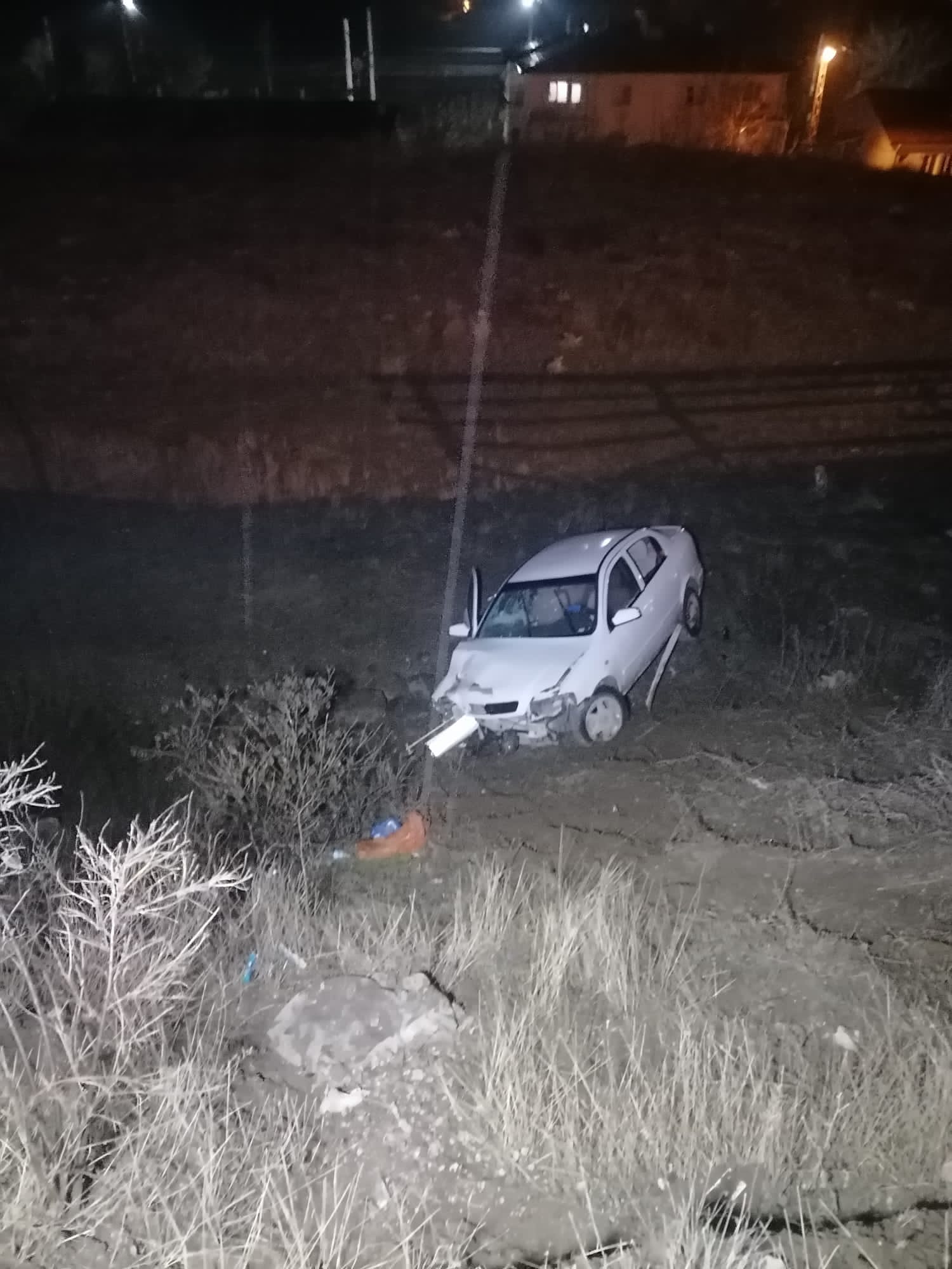 Otomobil Şarampole Yuvarlandı 4 Yaralı