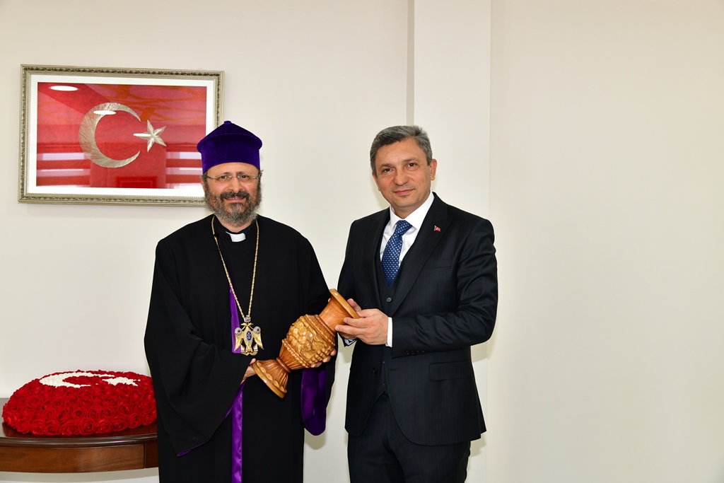 Patrik Kadasetli Sahak II’den Vali Şahin'e Ziyaret
