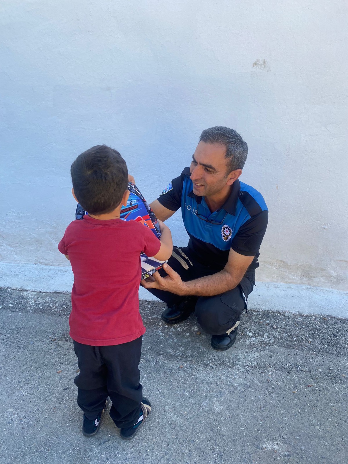 Polis İhtiyaç Sahibi Öğrencileri Sevindirdi