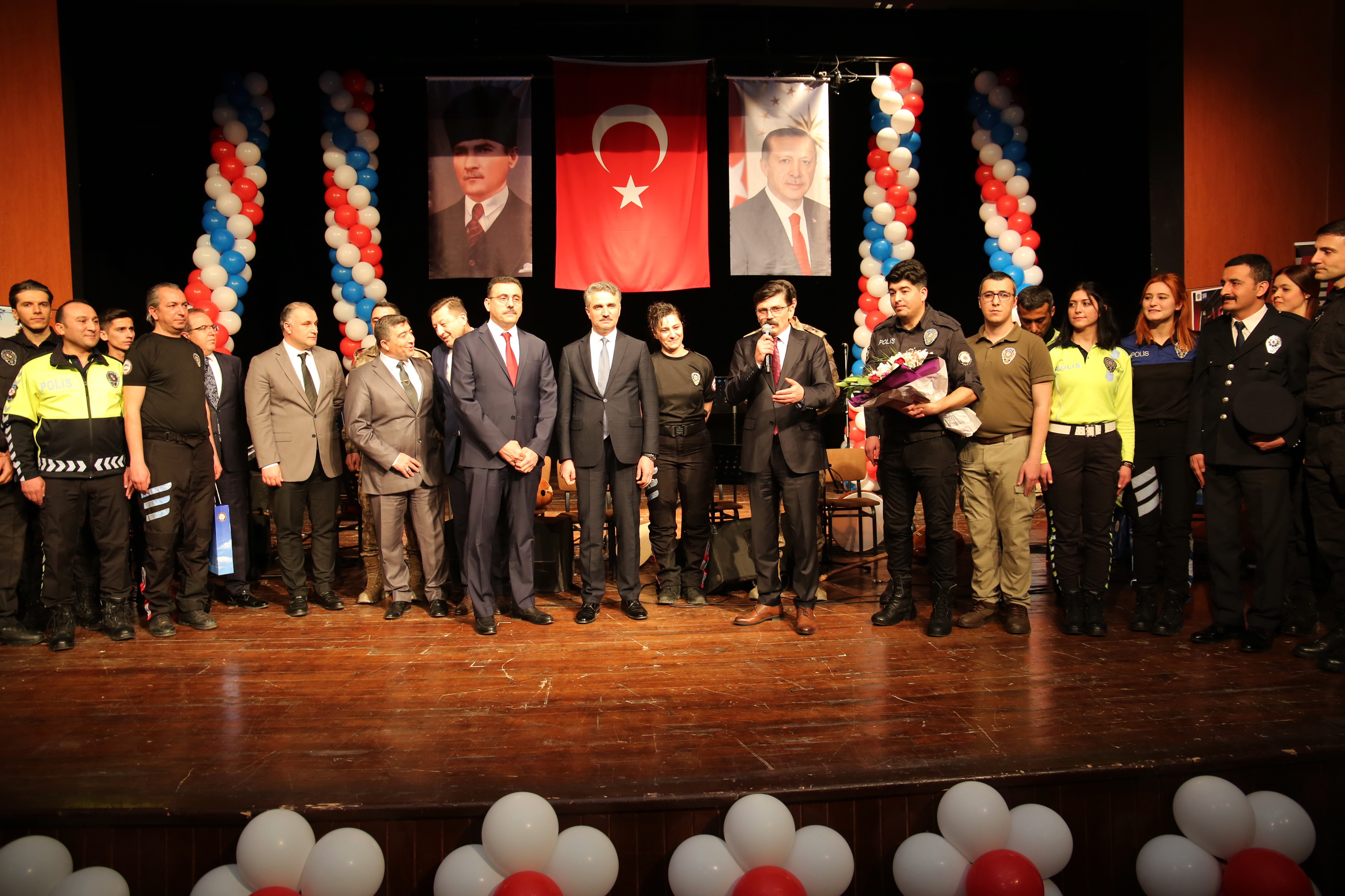 Polis Korosu Teşkilatının Kuruluş Yıldönümünde Konser Verdi