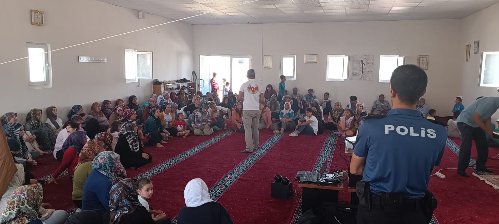 Polisten Depremzedelere Terör Semineri