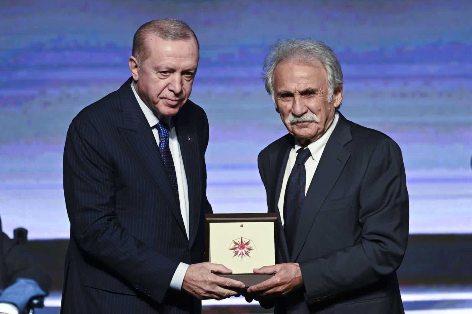 PROF. DR. FAHRİ IŞIK’A CUMHURBAŞKANLIĞI’NDAN BÜYÜK ÖDÜL