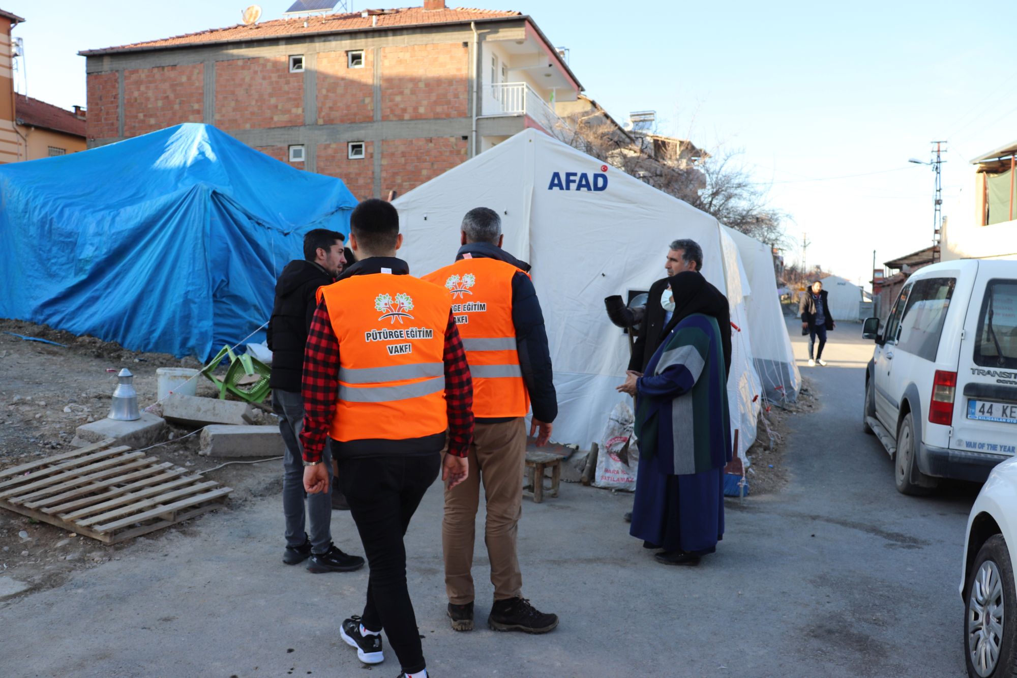 Pütürge-Doğanyol Eğitim Vakfı Depremzedeleri Yalnız Bırakmıyor