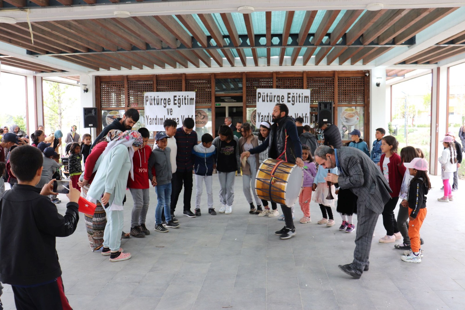 Pütürge Doğanyol Eğitim Vakfı’ndan Çocuklara 23 Nisan Etkinliği