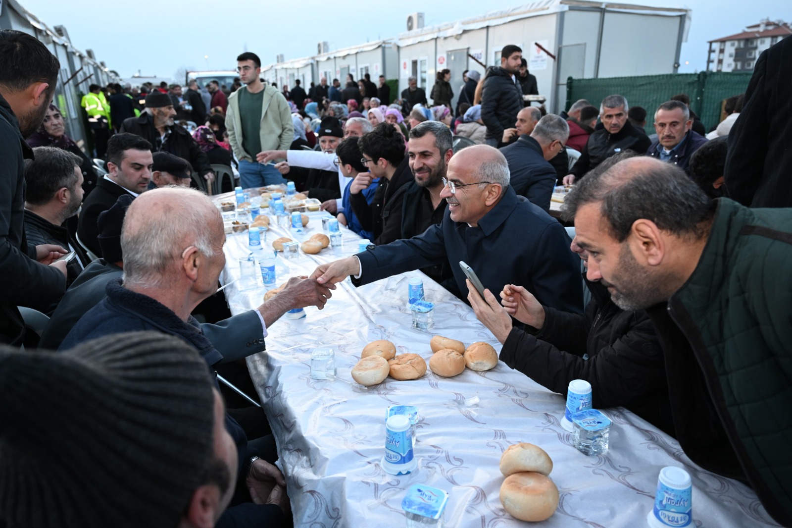 Sami Er Depremzedelerle İftar Yaptı