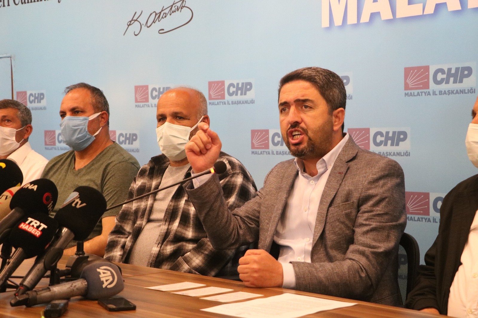 Skandala adı karışan CHP’li ilçe başkanını partiyle ilişiği kesildi