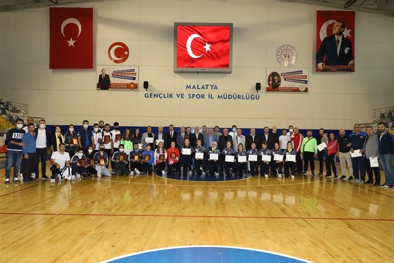 ’’Sporun Enleri Ödül’’ töreni düzenlendi