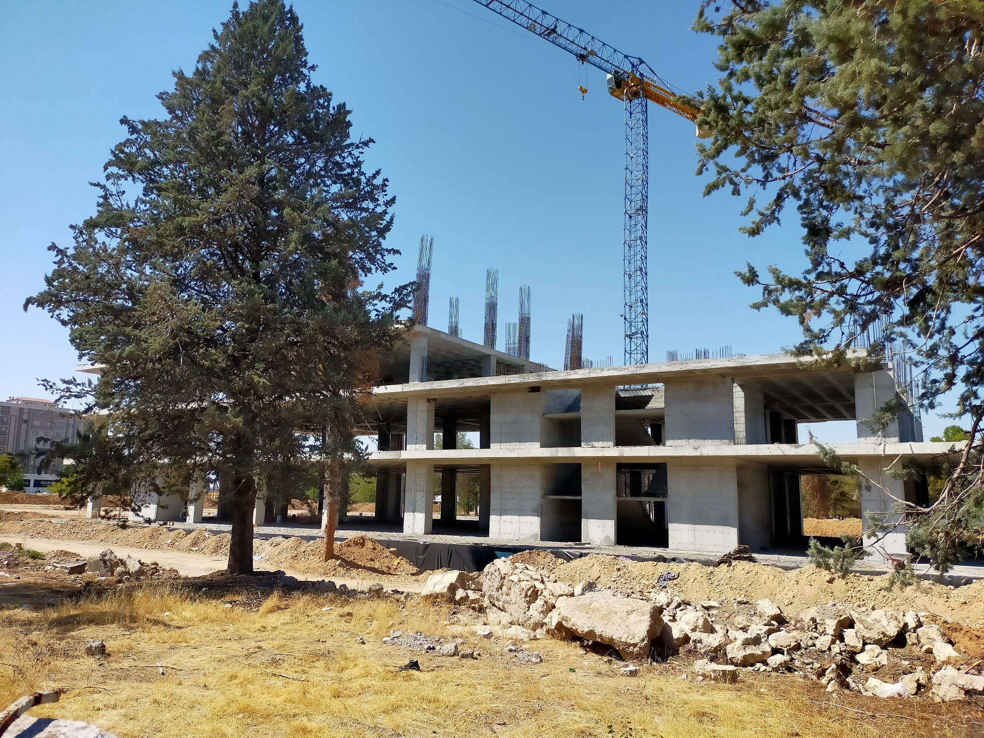 TABEL: BU İNŞAATIN YÜZDE 80’İ DEĞİL YÜZDE 30’U BİTMİŞ