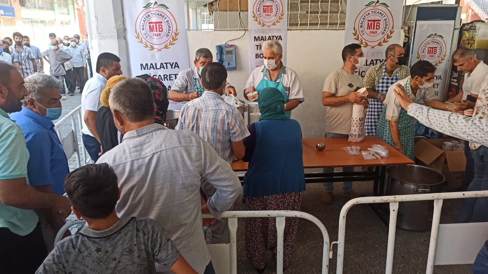 Ticaret Borsası’ndan aşure ikramı