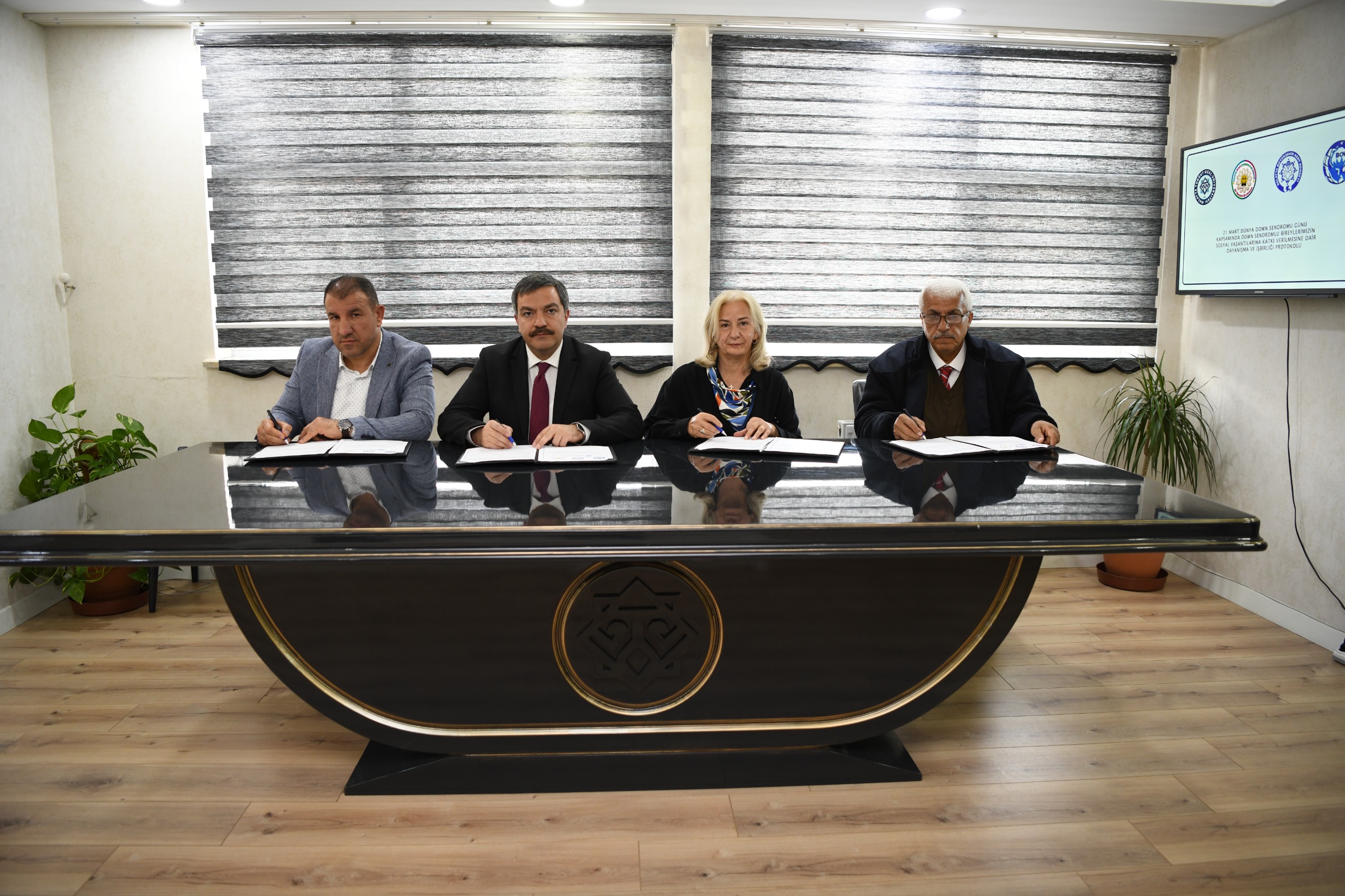 Turgut Özal Üniversitesi ve Down Sendromlular Derneği Arasında İşbirliği Protokolü