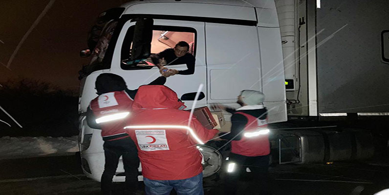 Türk Kızılay'ı Malatya Şubesinden Yolda Kalanlara Kumanya