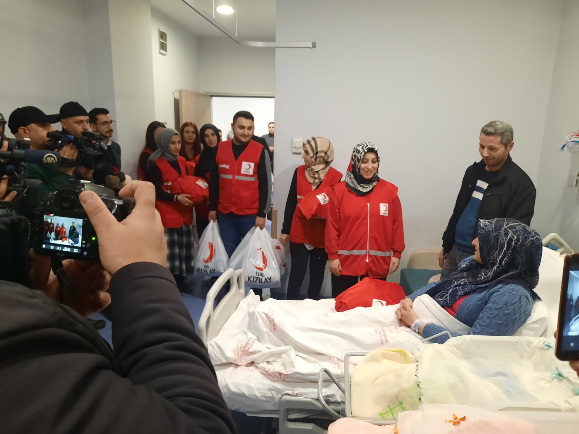 Türk Kızılay'ından Yeni Yılın İlk Bebeklerine Sevgi Bohçası