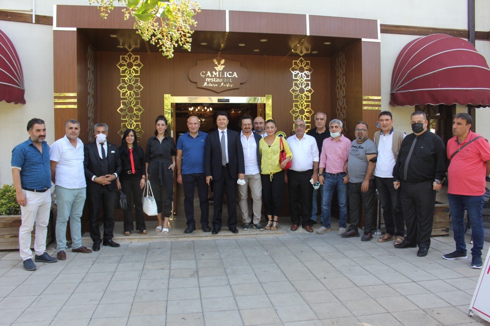 Ünlü Cerrah Gözde Sağlık Grubu ile anlaştı