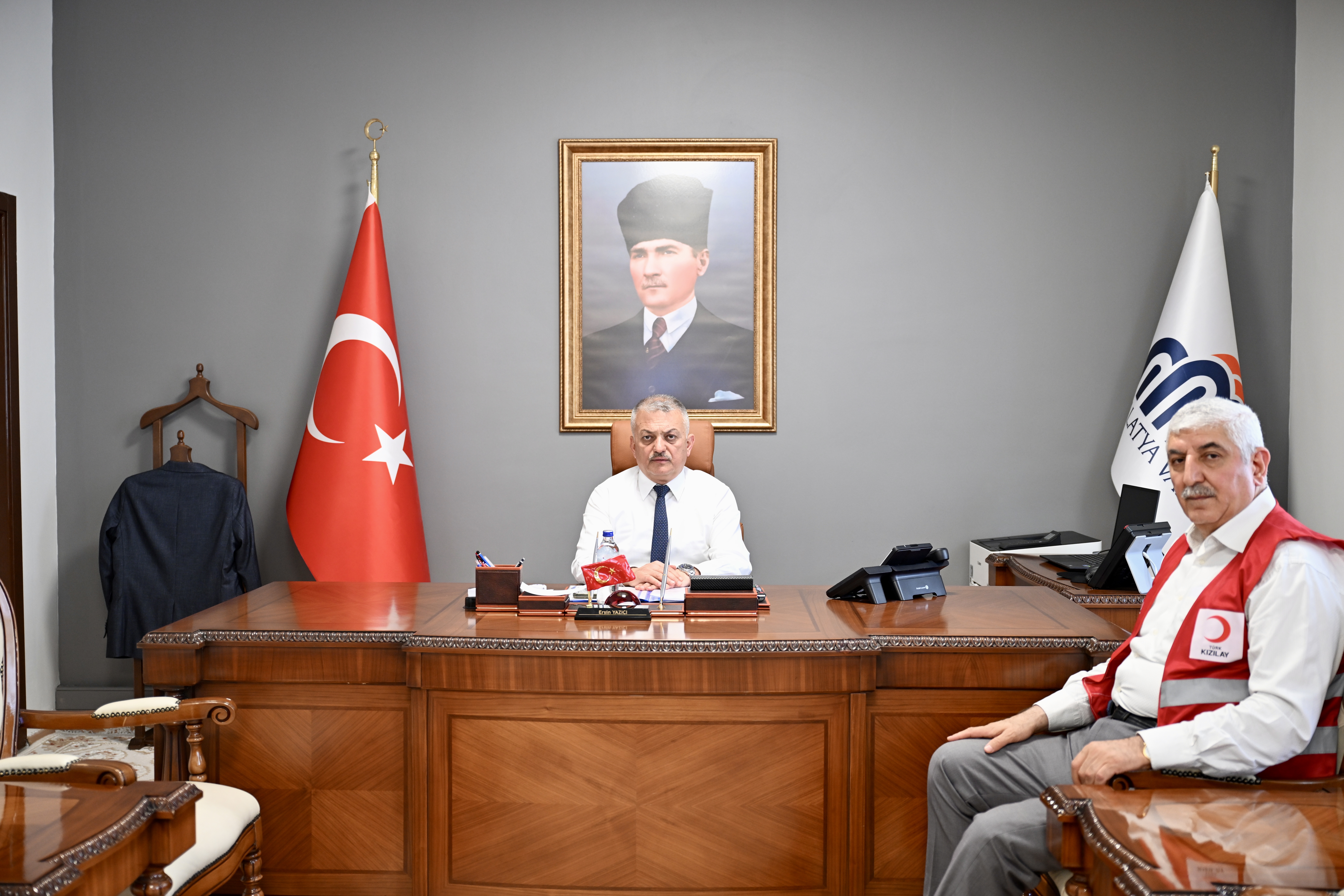 Vali Ersin Yazıcı’dan Kızılay’a Gazze İçin Kurban Bağışı