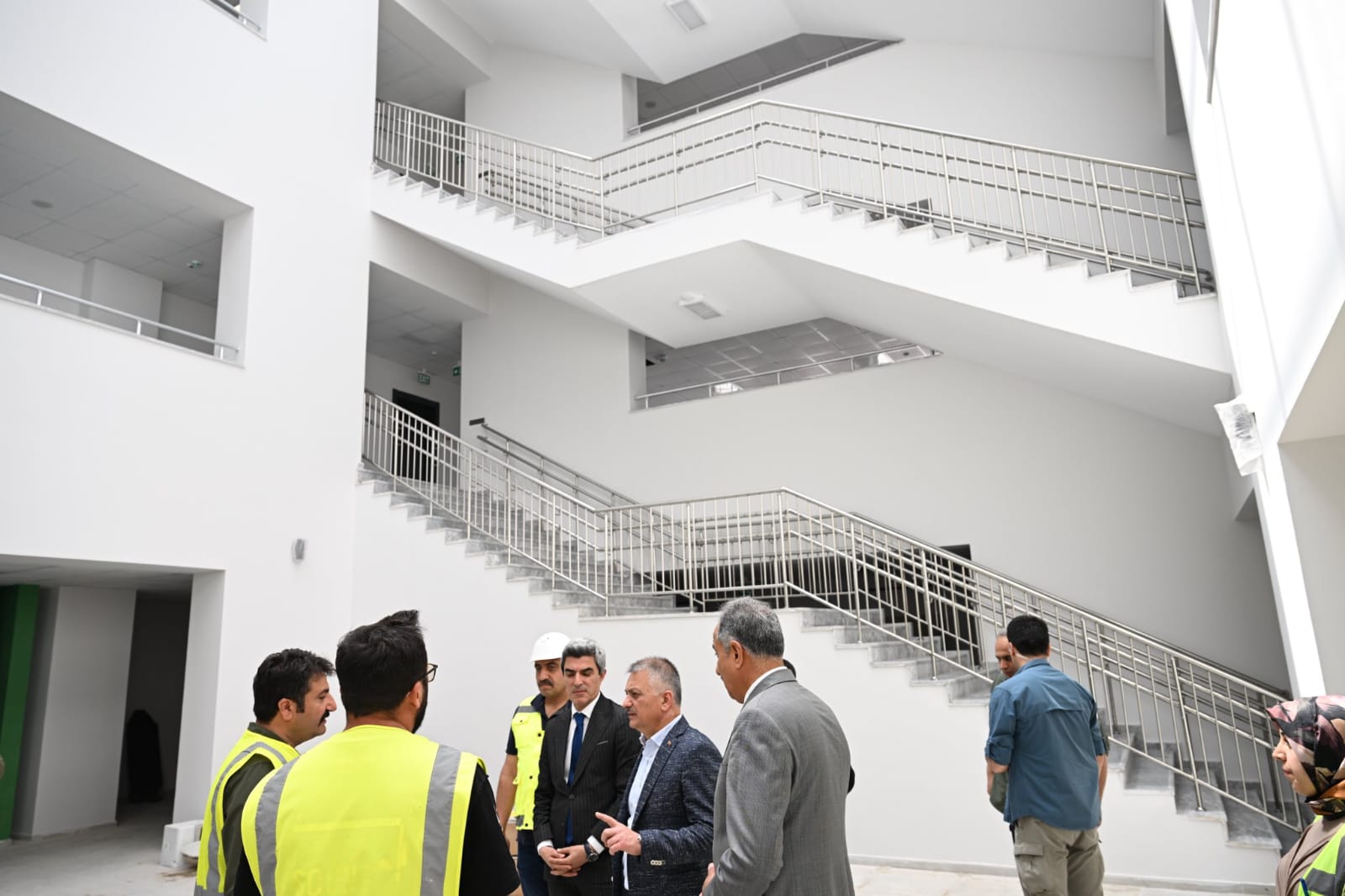 Vali Ersin Yazıcı Okul İnşaatlarında İncelemelerde Bulundu