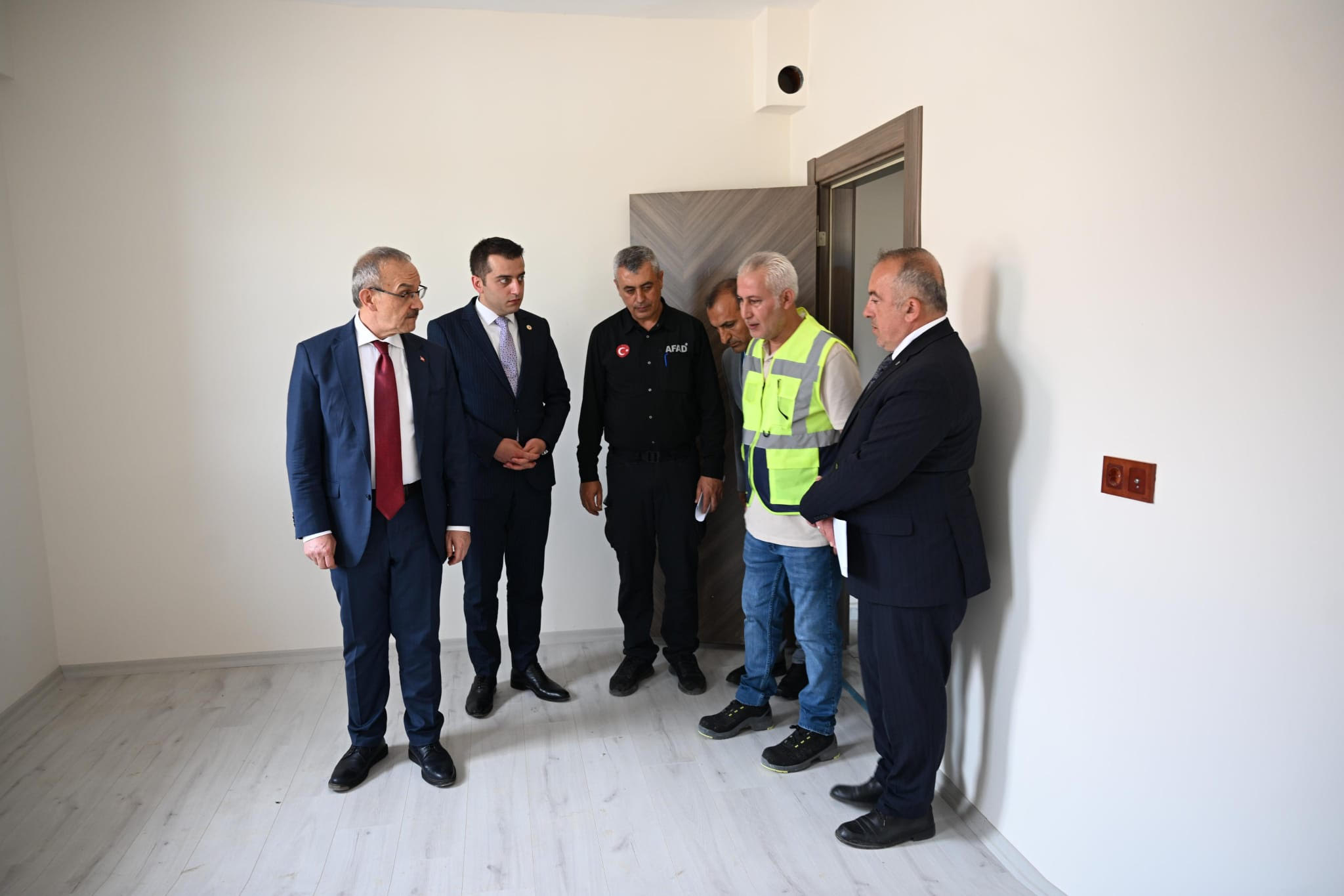 Vali Seddar Yavuz Yazıhan İlçesinde İncelemelerde Bulundu