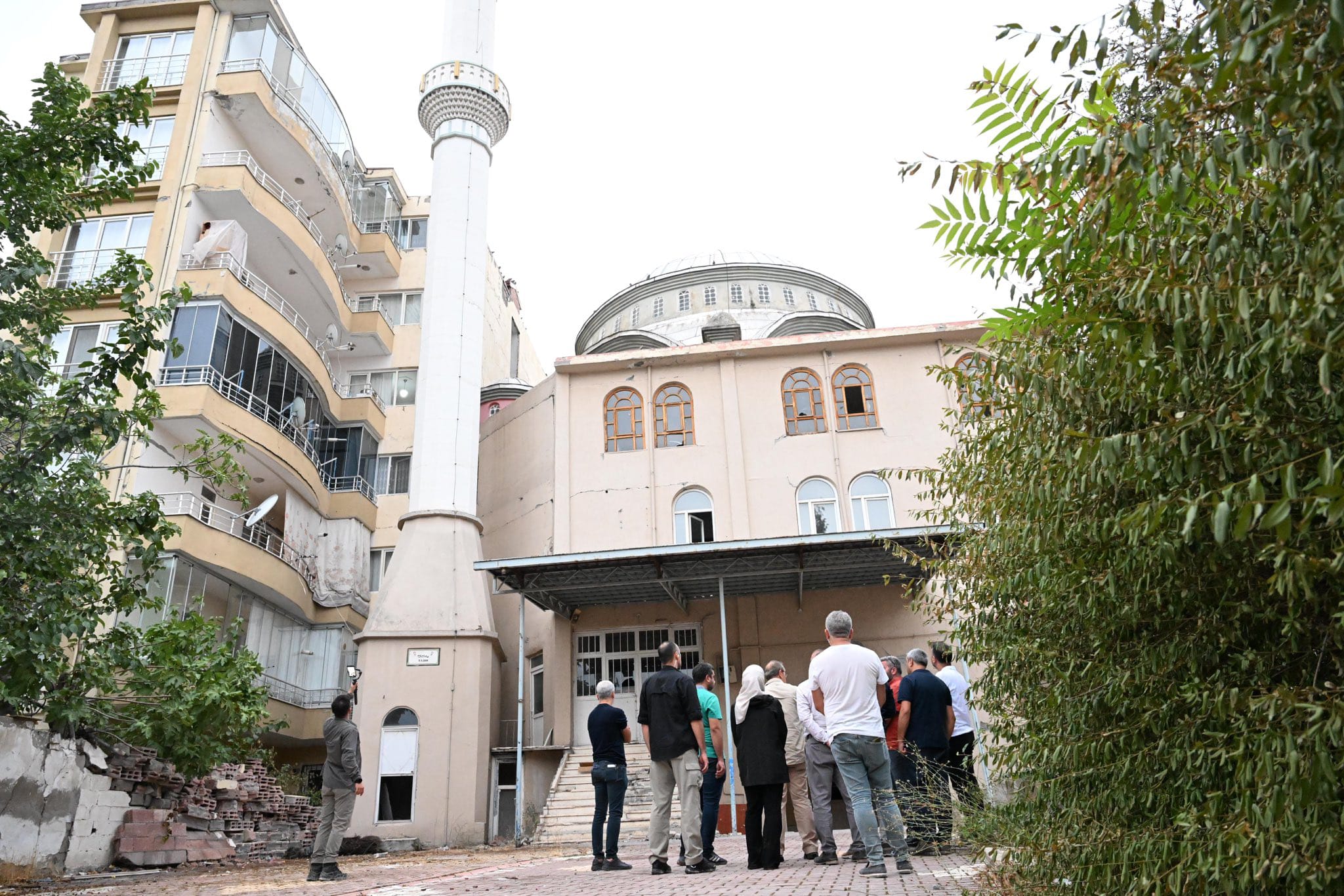 Vali Seddar Yavuz Yeşilyurt İlçesinde Depremden Etkilenen Kültür Varlıklarını İnceledi