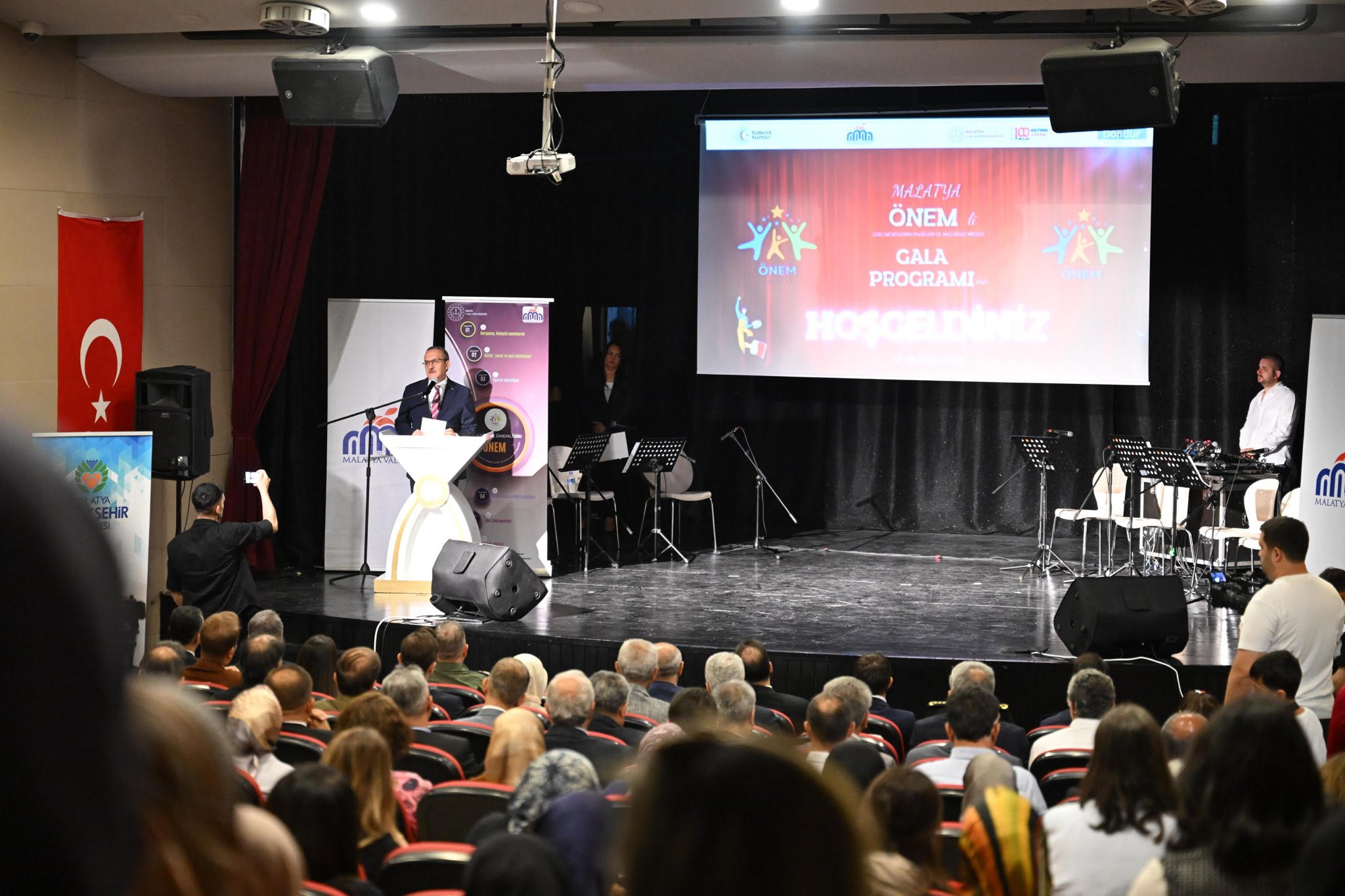 Vali Yavuz, Önem Projesi Gala Programına Katıldı