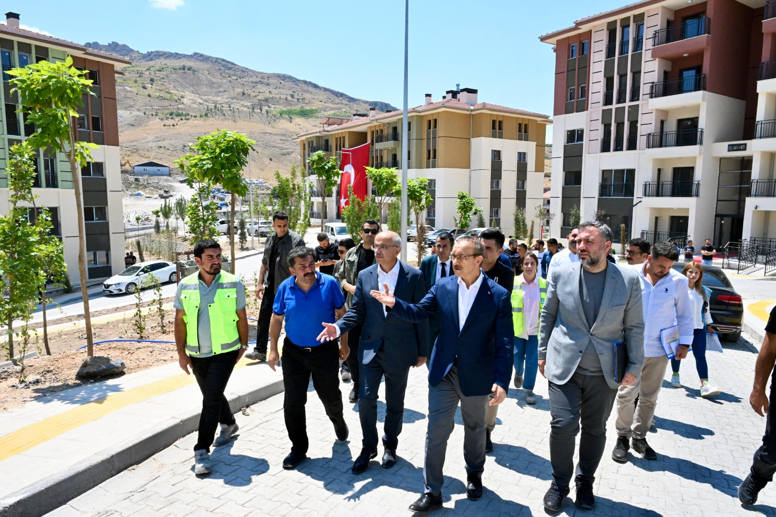 Vali Yavuz TOKİ Konutlarında İncelemelerde Bulundu