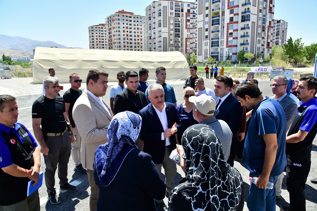 Vali Yazıcı'dan Konteyner Kentlere Ziyaret