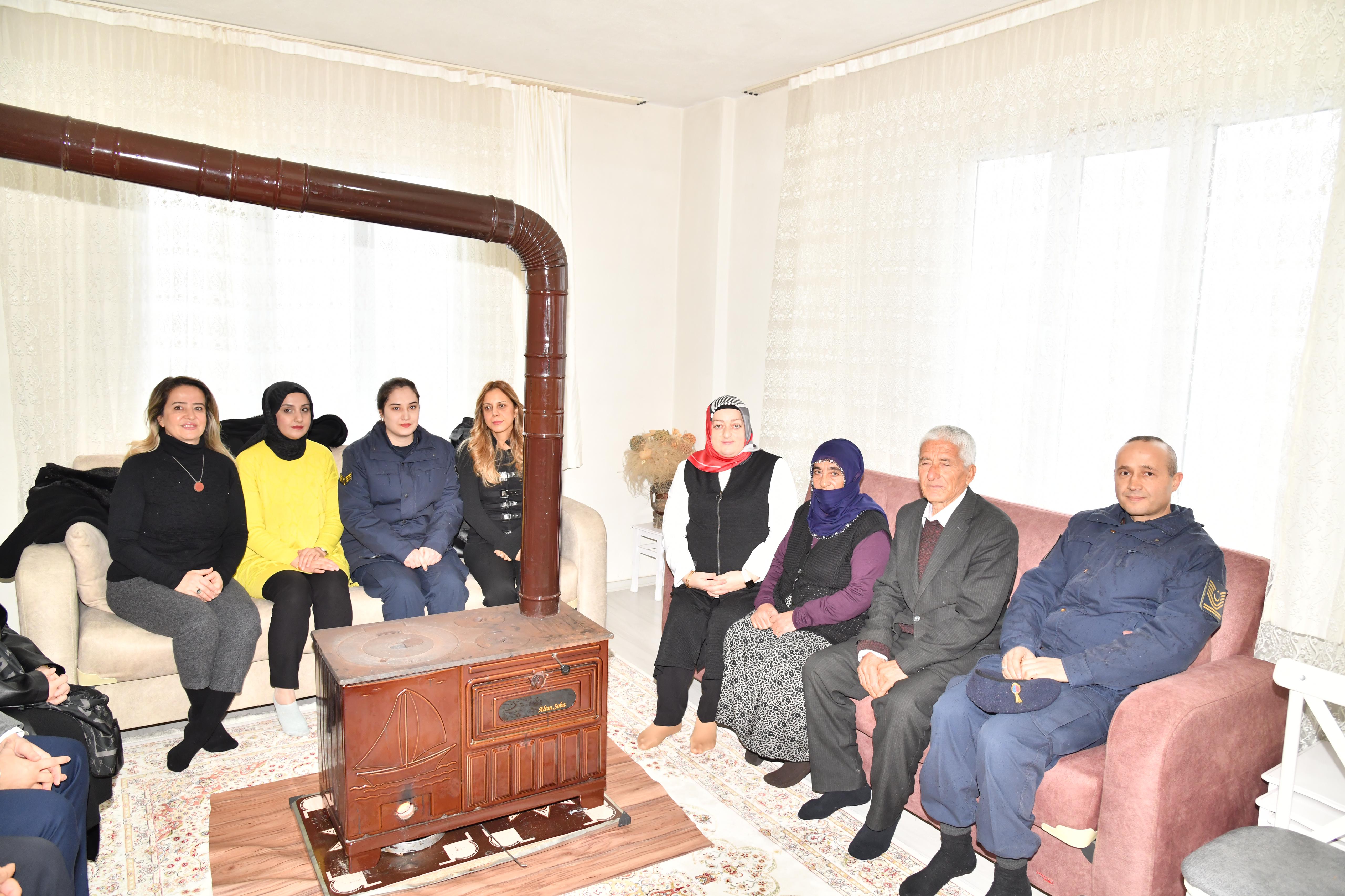 Vali Yazıcı'nı Eşinden Şehit Ailelerine Ziyaret