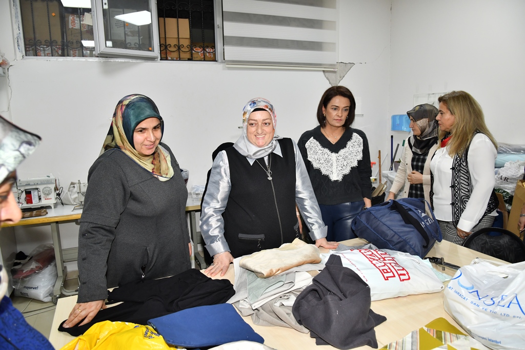 Vali Yazıcı'nın Eşinden Kernek Külliyesine Ziyaret