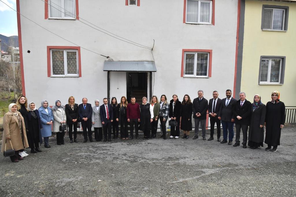 Vali Yazıcı'nın Eşinden Pütürge'ye Ziyaret