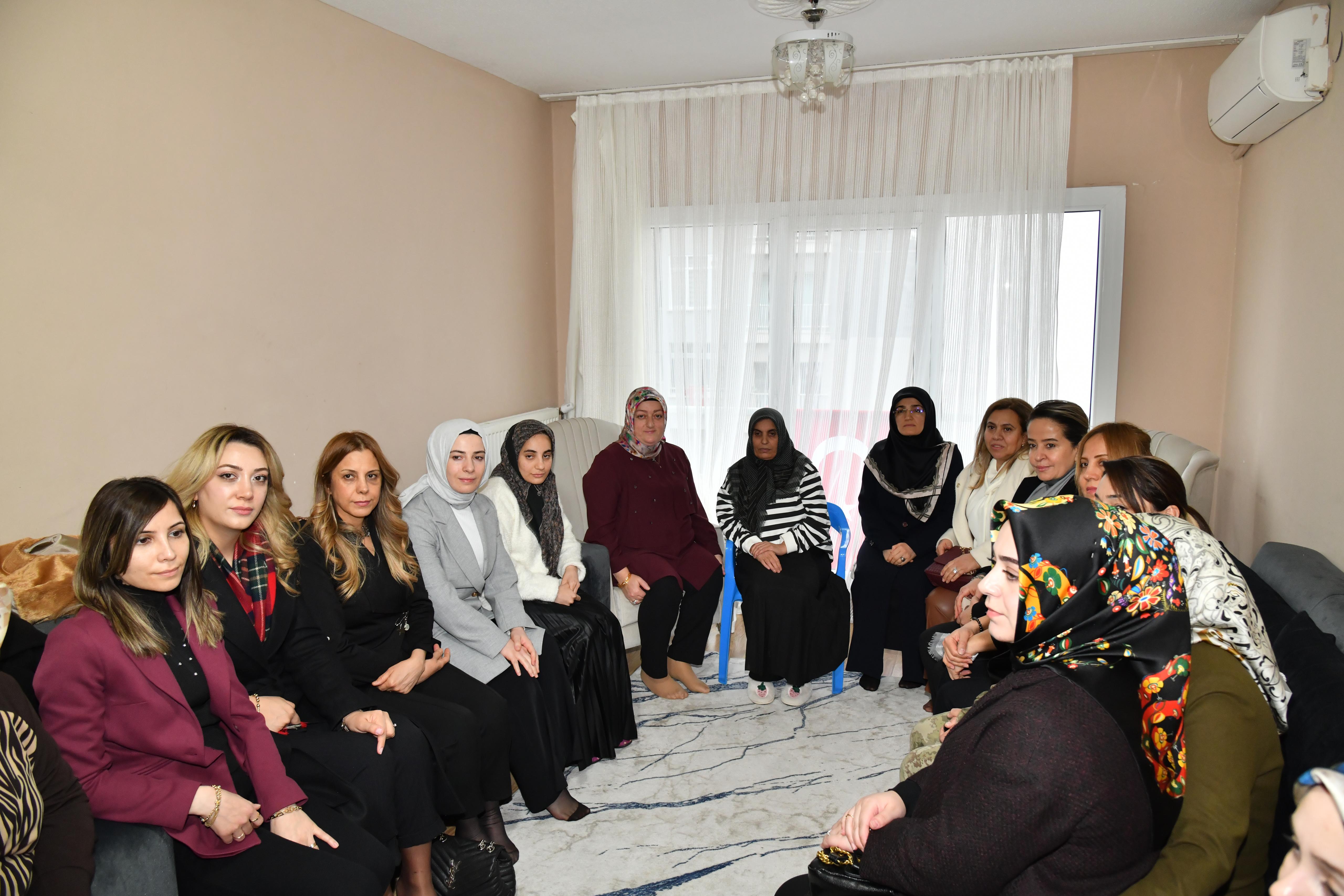 Vali Yazıcı'nın Eşinden Şehit Ailelerine Ziyaret