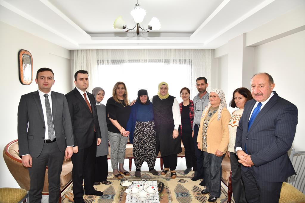 Vali Yazıcı'nın Eşinden Şehit Ailelerine Ziyaret