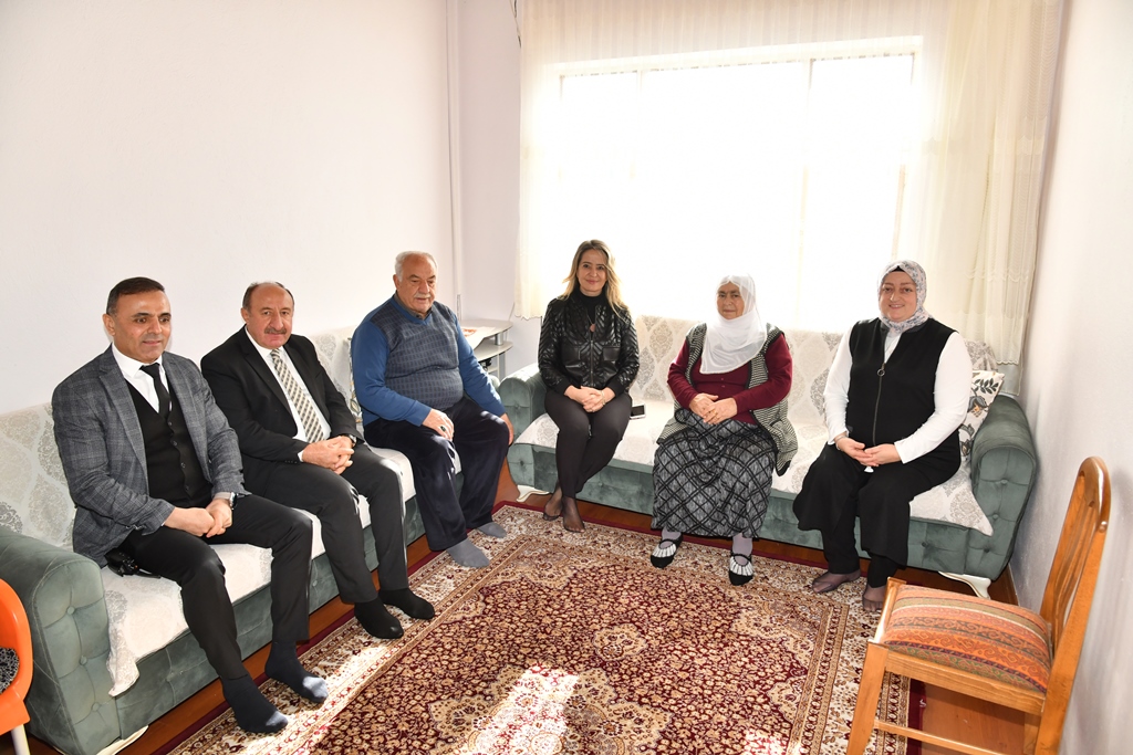 Vali Yazıcı'nın Eşinden Şehit Ailelerine Ziyaret