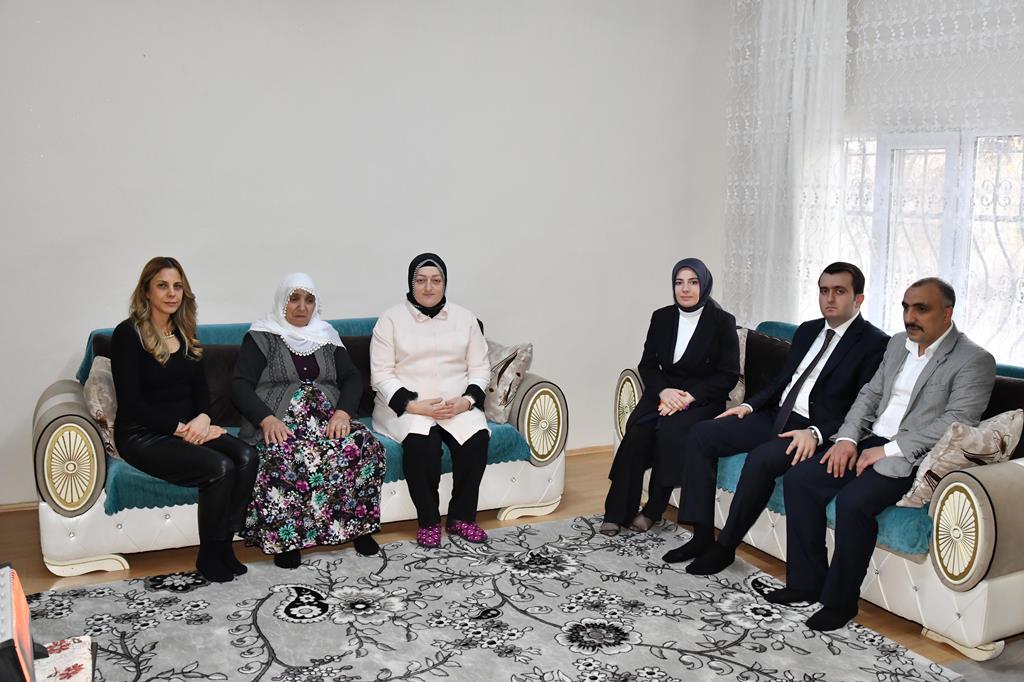 Vali Yazıcı'nın Eşinden Şehit Ailelerine Ziyaret