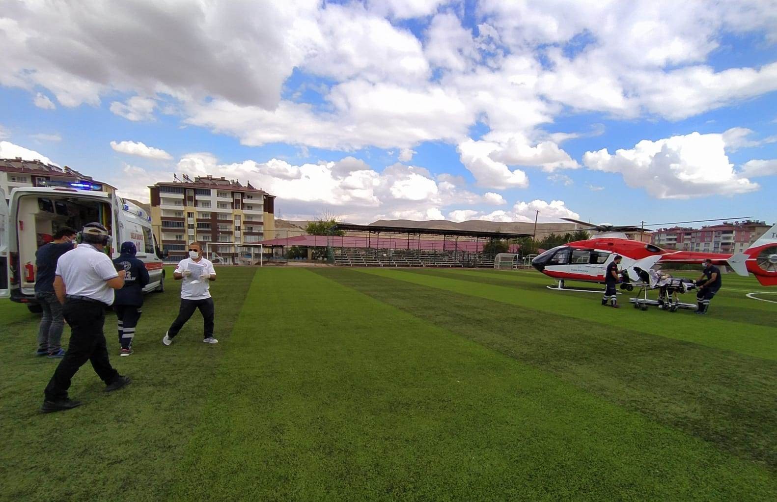 Yaşlı kadının imdadına hava ambulansı yetişti