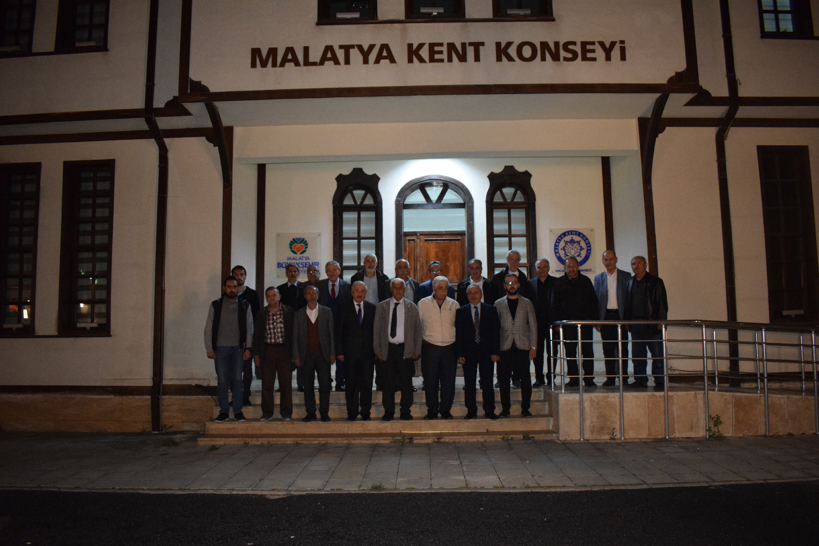 Yeni Cami Çevre Düzenlemesine Tepkiler Çığ Gibi Büyüyor