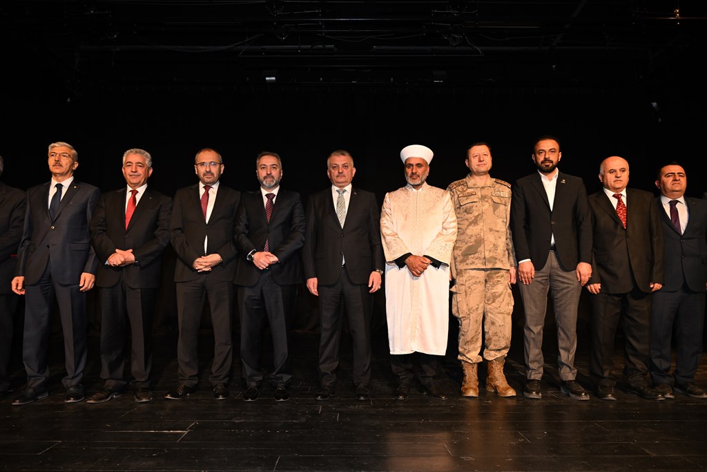 Yeni İl Müftüsü Cübbesini Giydi