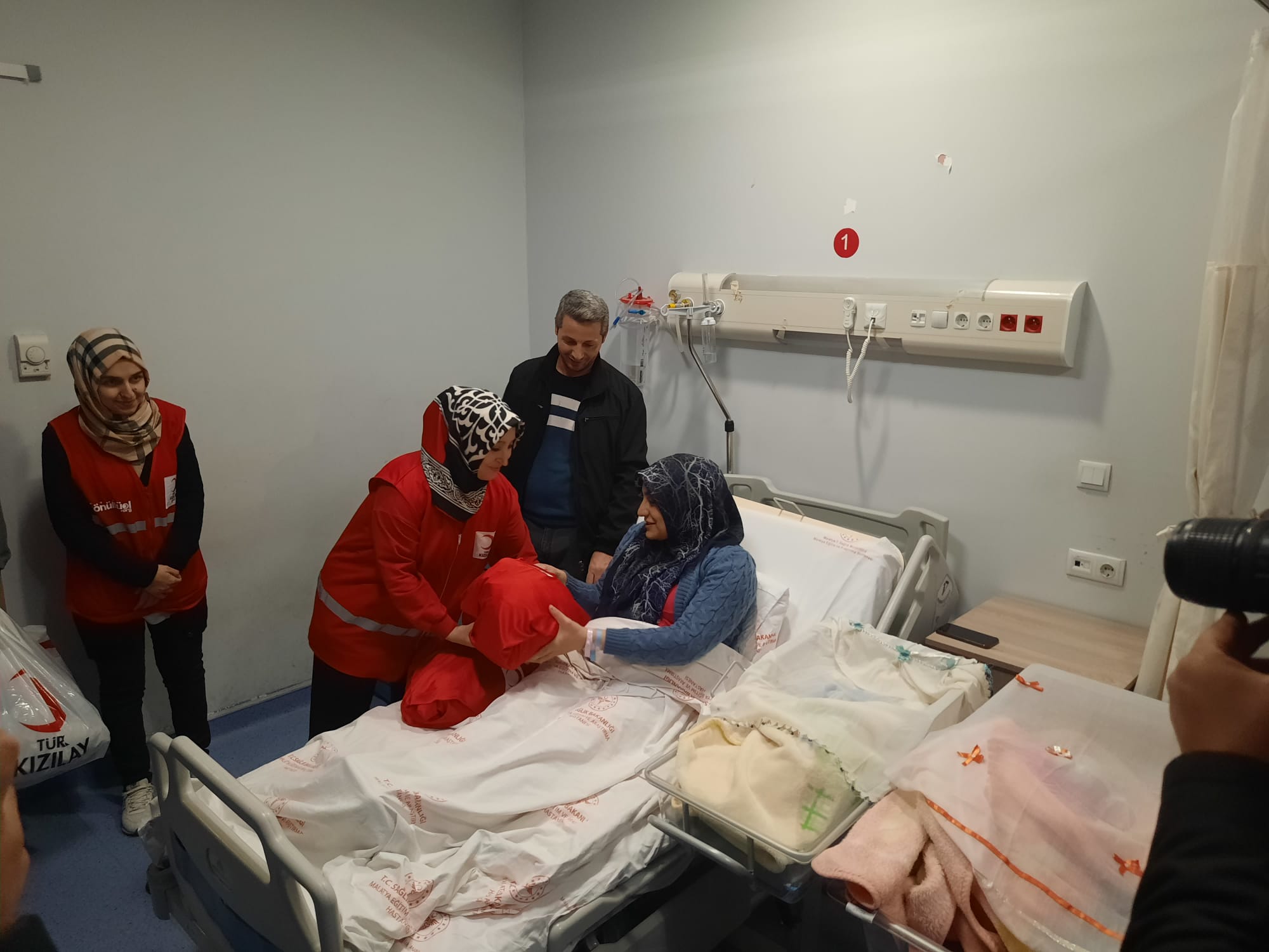 Yeni Yılın İlk Bebekleri İkiz Kardeşler Oldu