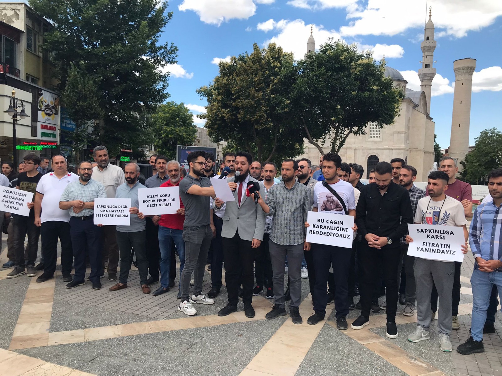 Yeniden Refah Partisi LGBT Sapkınlığını Lanetledi