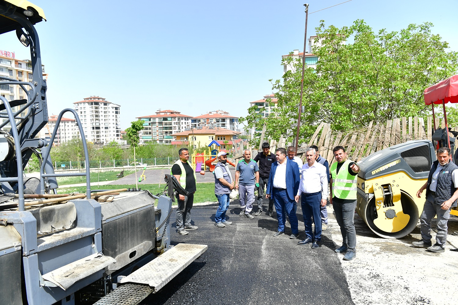 Yeşilyurt Belediyesi Mahalle Yollarını Baştan Aşağı Yeniliyor