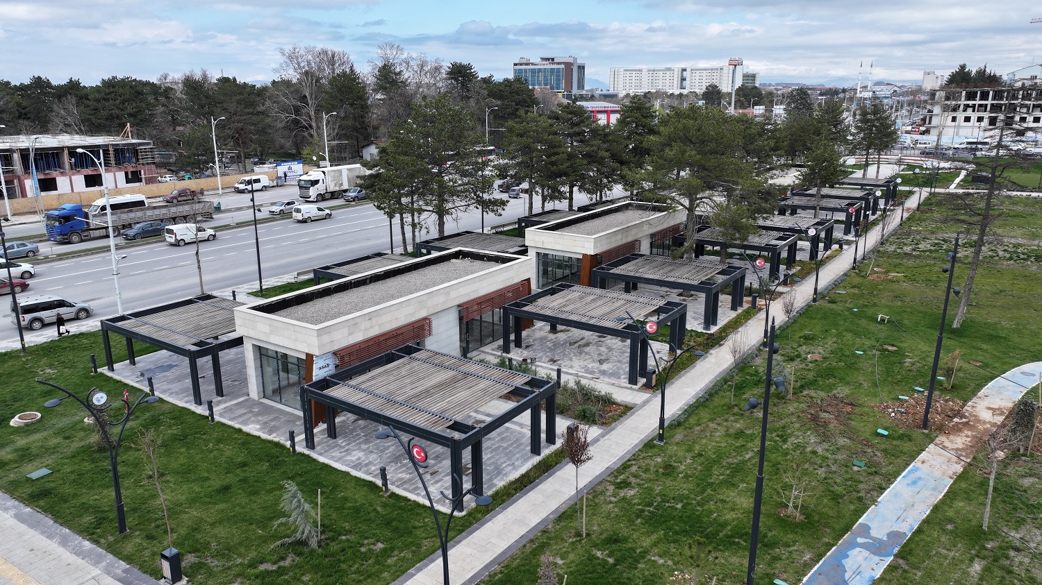 Yeşilyurt Belediyesi Millet Bahçesi’nde Bulunan 8 Dükkanı 3 Yıllığına Kiraya Veriyor