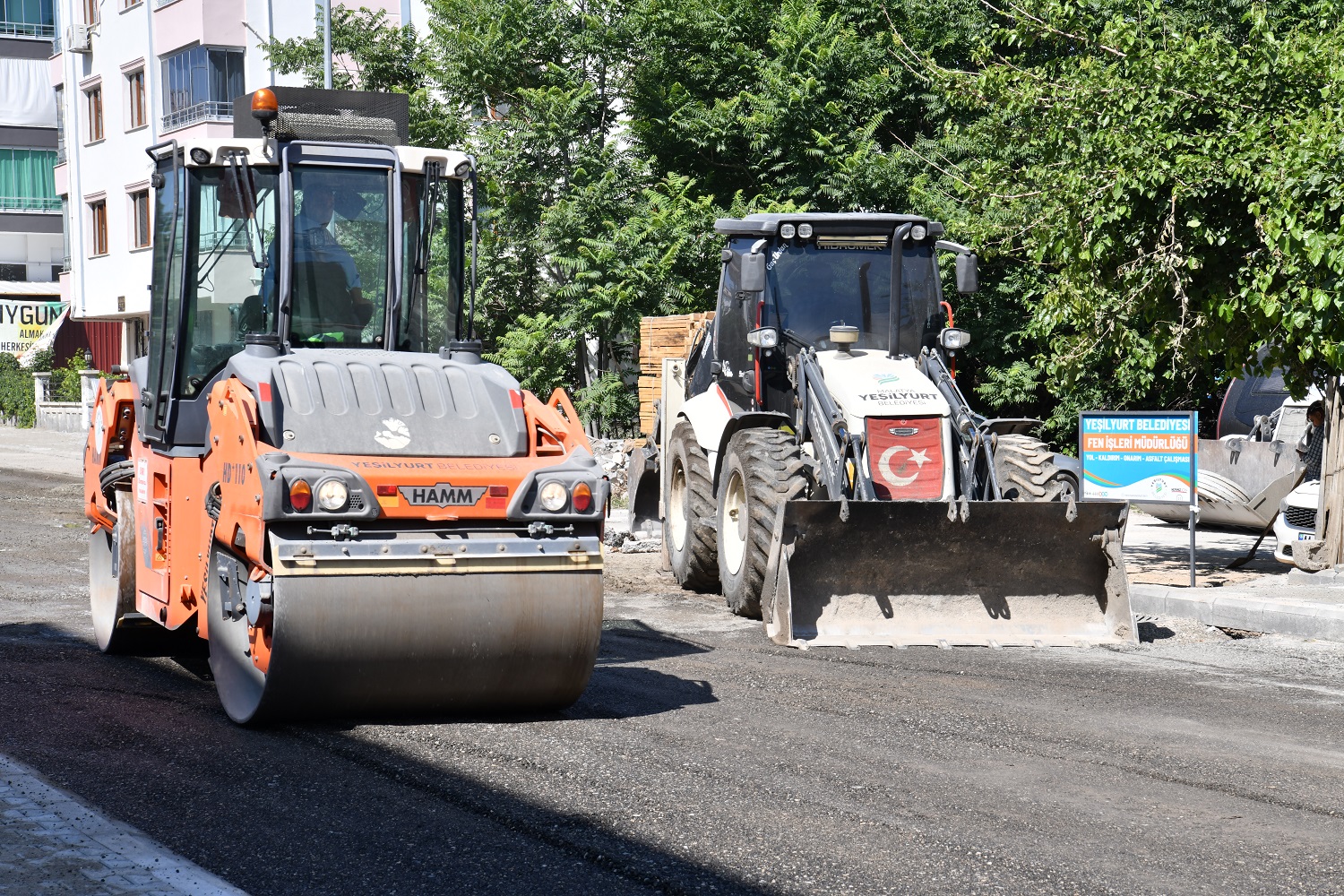 Yeşilyurt’ta Yollar Baştan Aşağı Yenileniyor! İlçede Büyük Dönüşüm