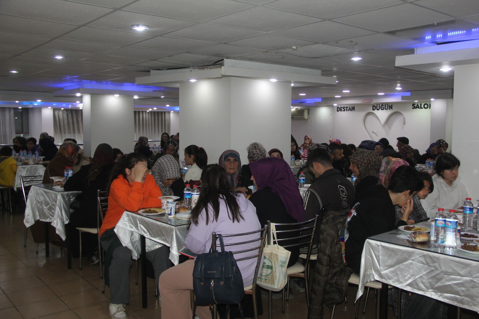 Yetimler Kervanından 2 Bin 550 Kişilik İftar Yemeği