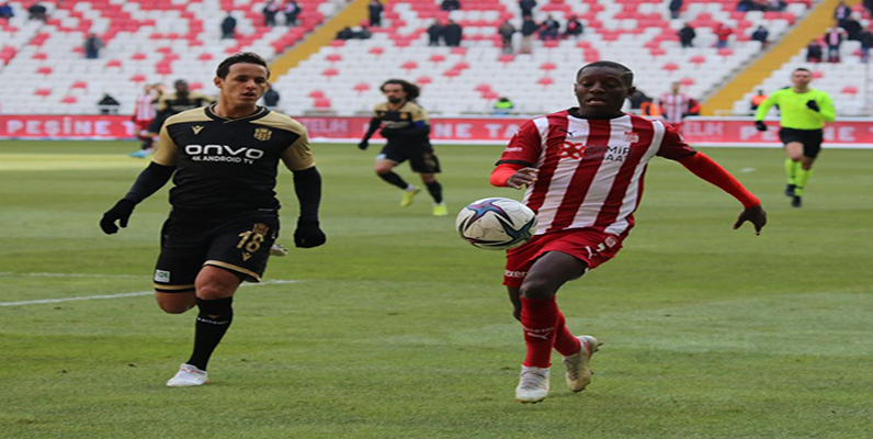 YMS Sivasspor Karşısında Yıkıldı