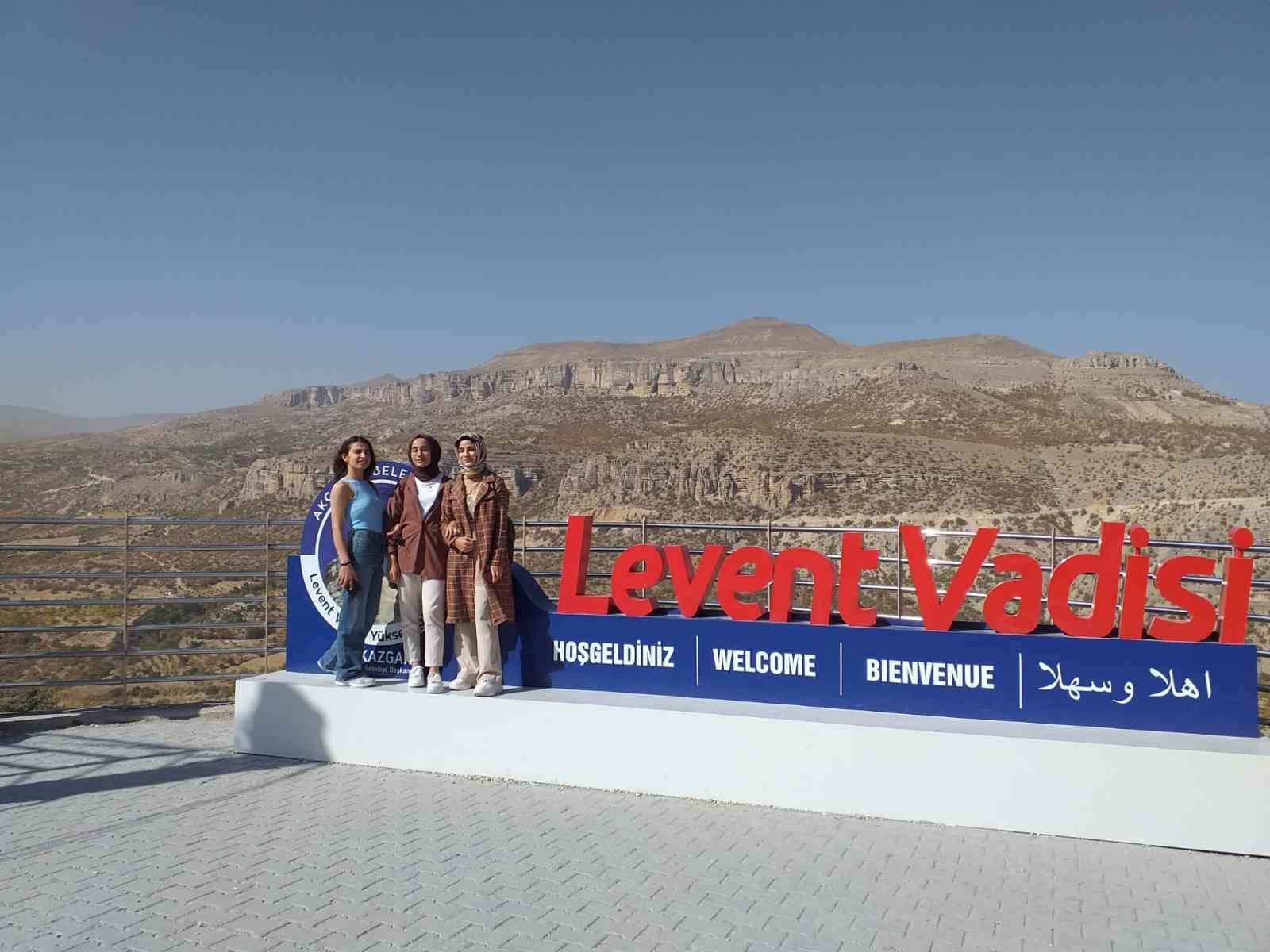 Yurtta kalan öğrencilere gezi motivasyonu