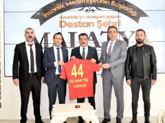 Yeni Malatyaspor yönetimi Başkan Gürkan’ı ziyaret etti