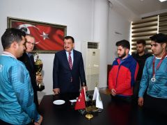 ENGELLİ SPORCULAR BAŞKAN GÜRKAN’I ZİYARET ETTİ