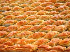 ANTEP BAKLAVASININ TAHTI SALLANIYOR