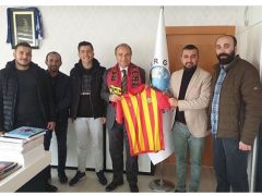 Malatyaspor Taraftarlar Derneği’nden ‘Karneni getir atkını al’ projesi