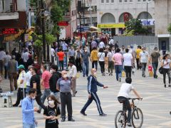 Kısıtlama kararı bayram alışverişini olumsuz etkiledi